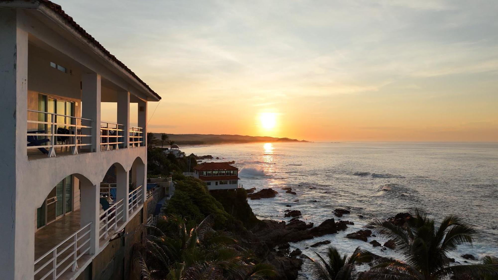 Hotel Luz De Mar ' Right On The Beach Cuatunalco Exterior photo